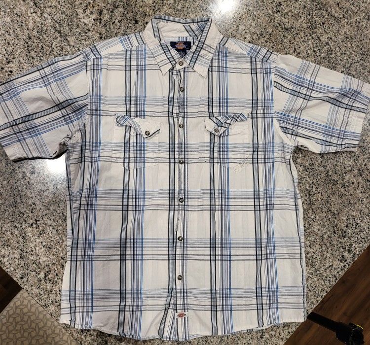 π Dickies Menβs Short-Sleeve Plaid Button-Up β Size L