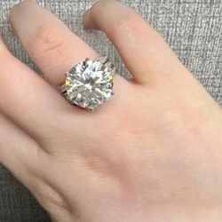 10 CT Moissanite ring
