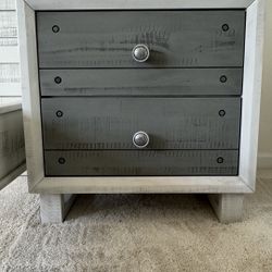 Rooms to Go King Size Bed Frame with Headboard and 2Night Stands