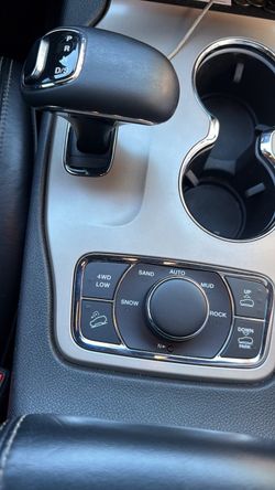 Jeep Grand Cheroke suv gray