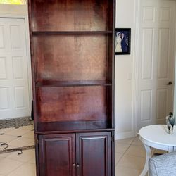 Bookshelf/cabinet