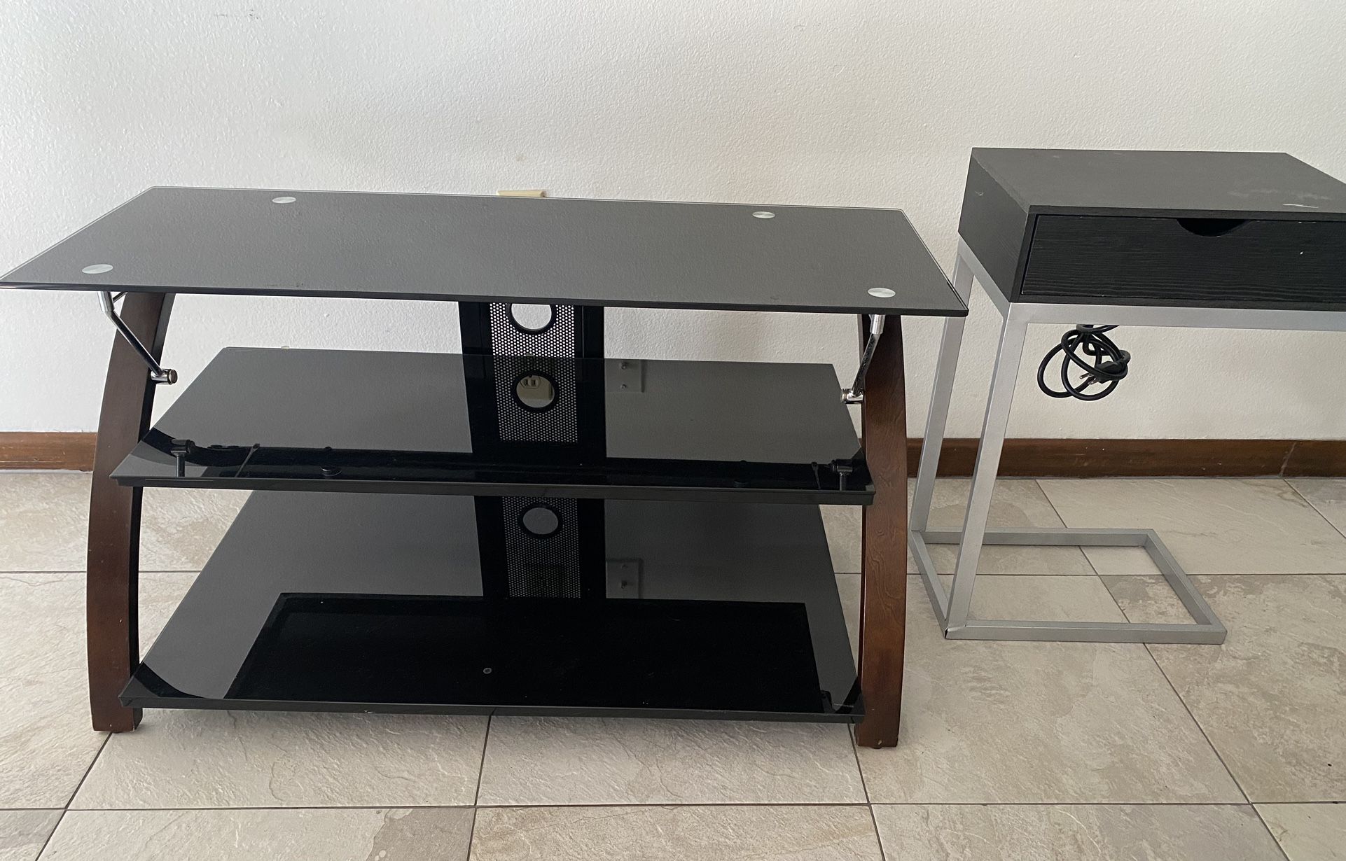 TV STAND & NIGHTSTAND 