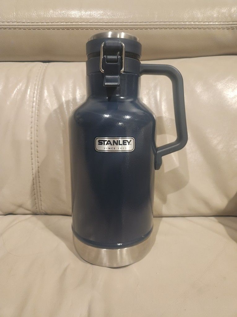 Stanley 64 Oz Vacuum Sealed Growler