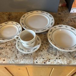 Longaberger Vintage Collectible NIB 5 Piece Christmas Traditional Holly Dinnerware