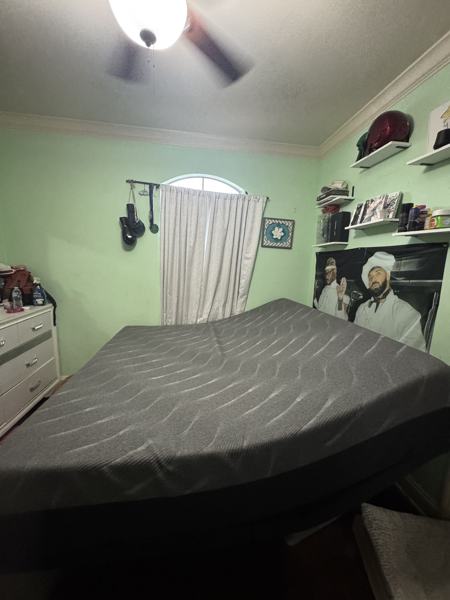 King size adjustable Bed + memory foam mattress