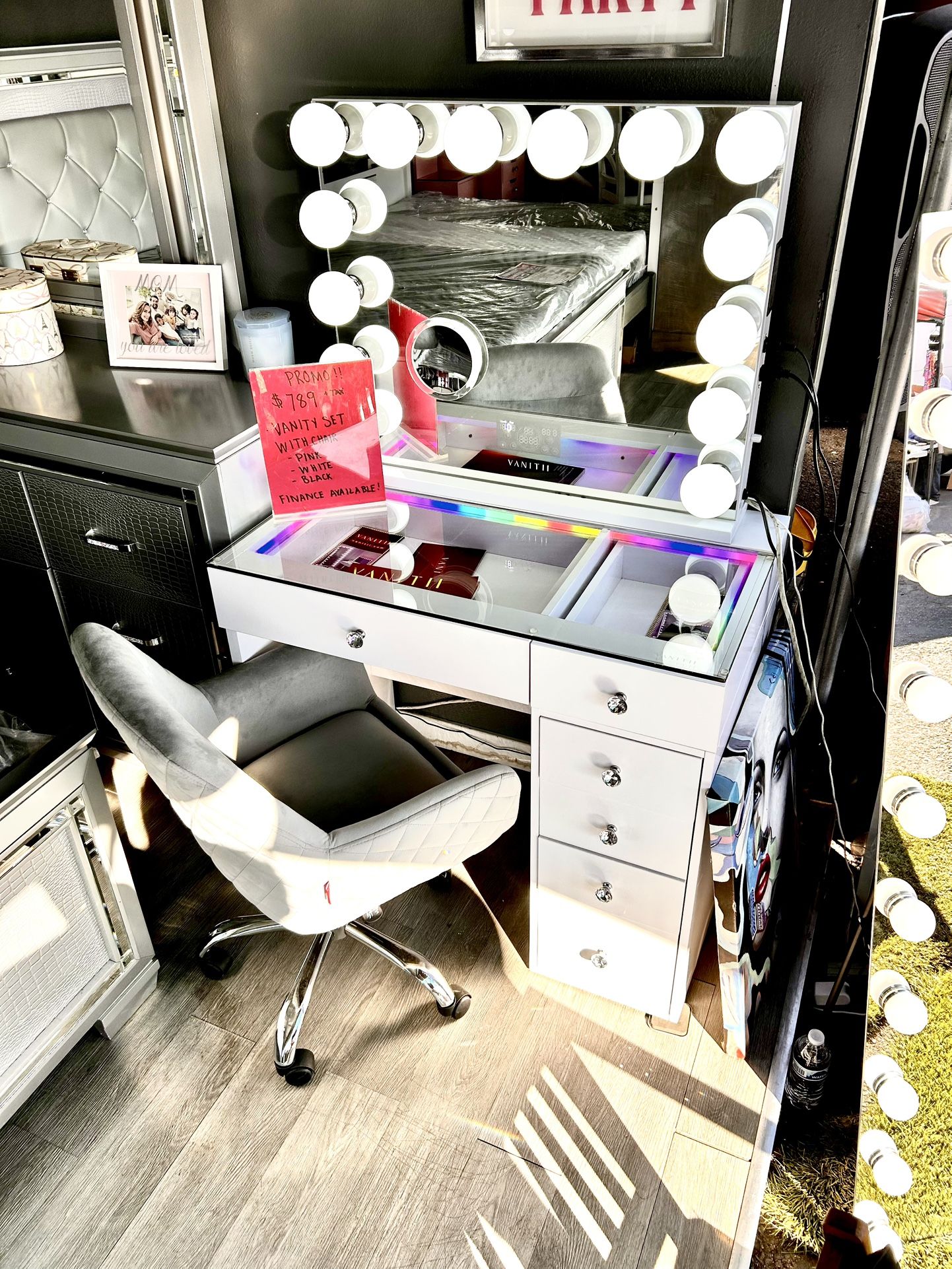Vanities LED Hollywood Style Makeup Desk READ DESCRIPTION