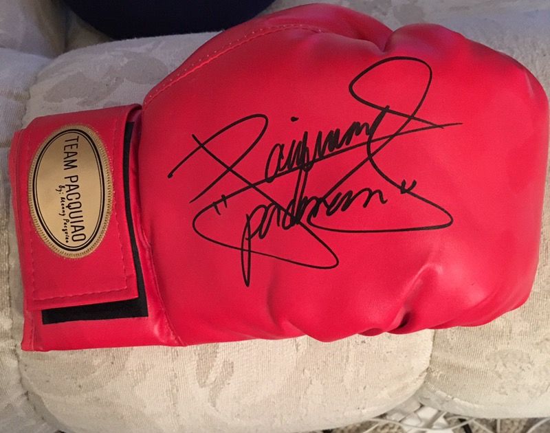 Signed Pacquiao Glove Other - Collectibles & Art