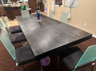 Dining room table