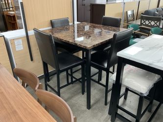 BRAND NEW Counter Height Dining Set with 4 Chairs