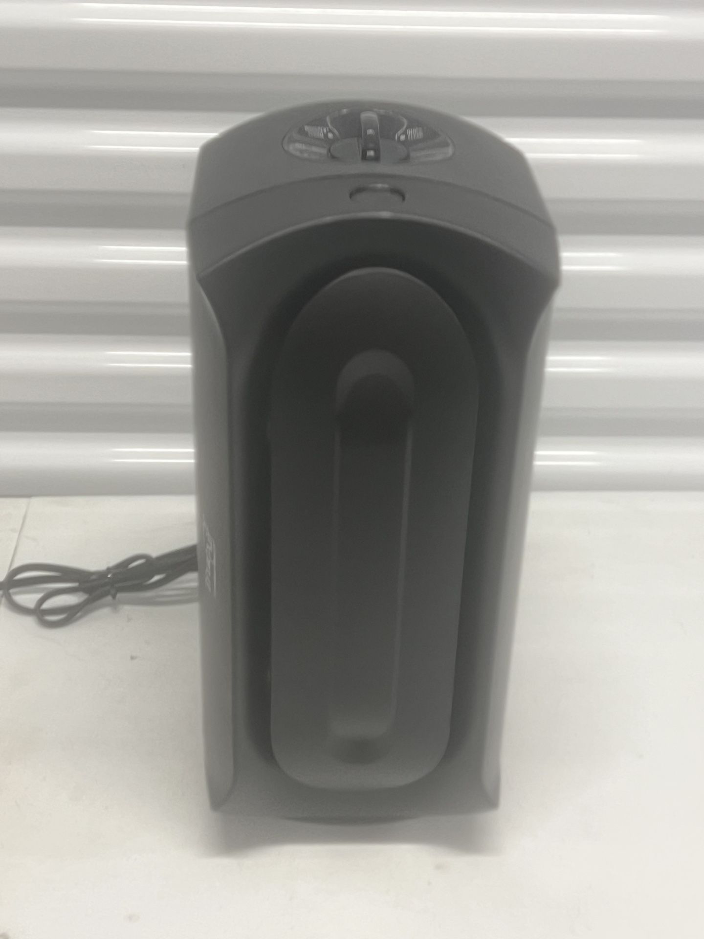 Hamilton Beach TrueAir Compact Air Purifier fan Model 04386A Black true air. Used in good condition with minor cosmetic blemishes. These blemishes are