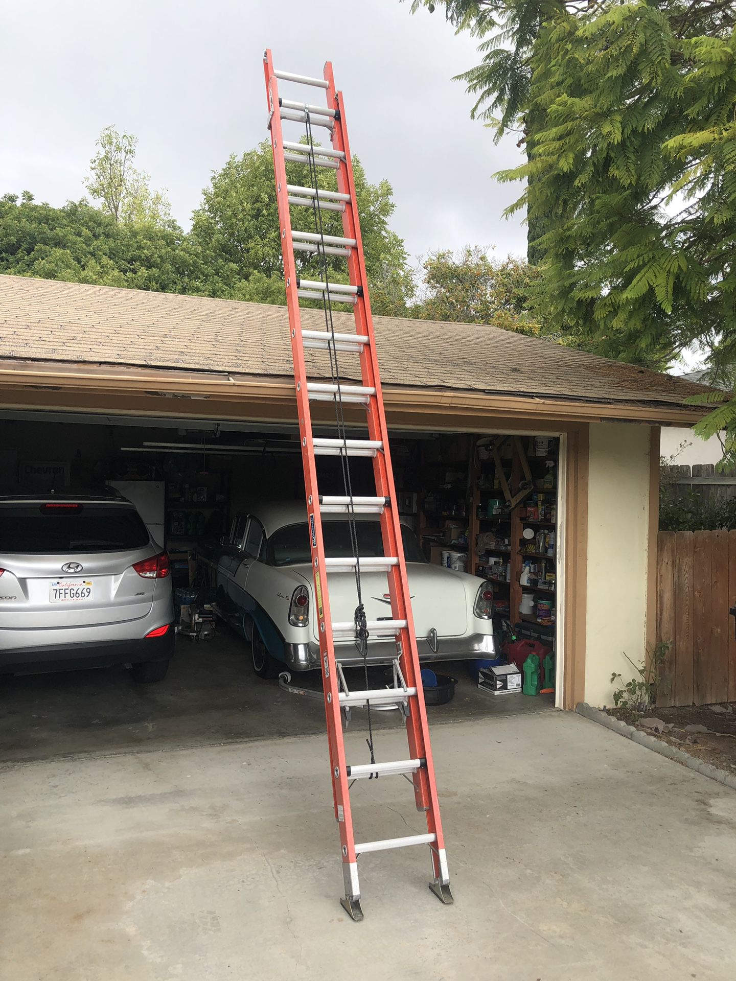 28 foot fiberglass extension ladder
