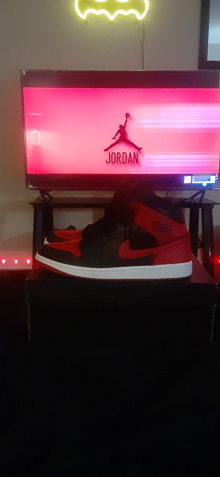 Air Jordan 1 Bred Mid