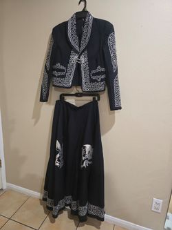 New Sale!🔥Mariachi Suit, Embroidered El Charro Guadalajara, Skirt Suit, size 38 Women,Black/silver ( reseda ca 91335)