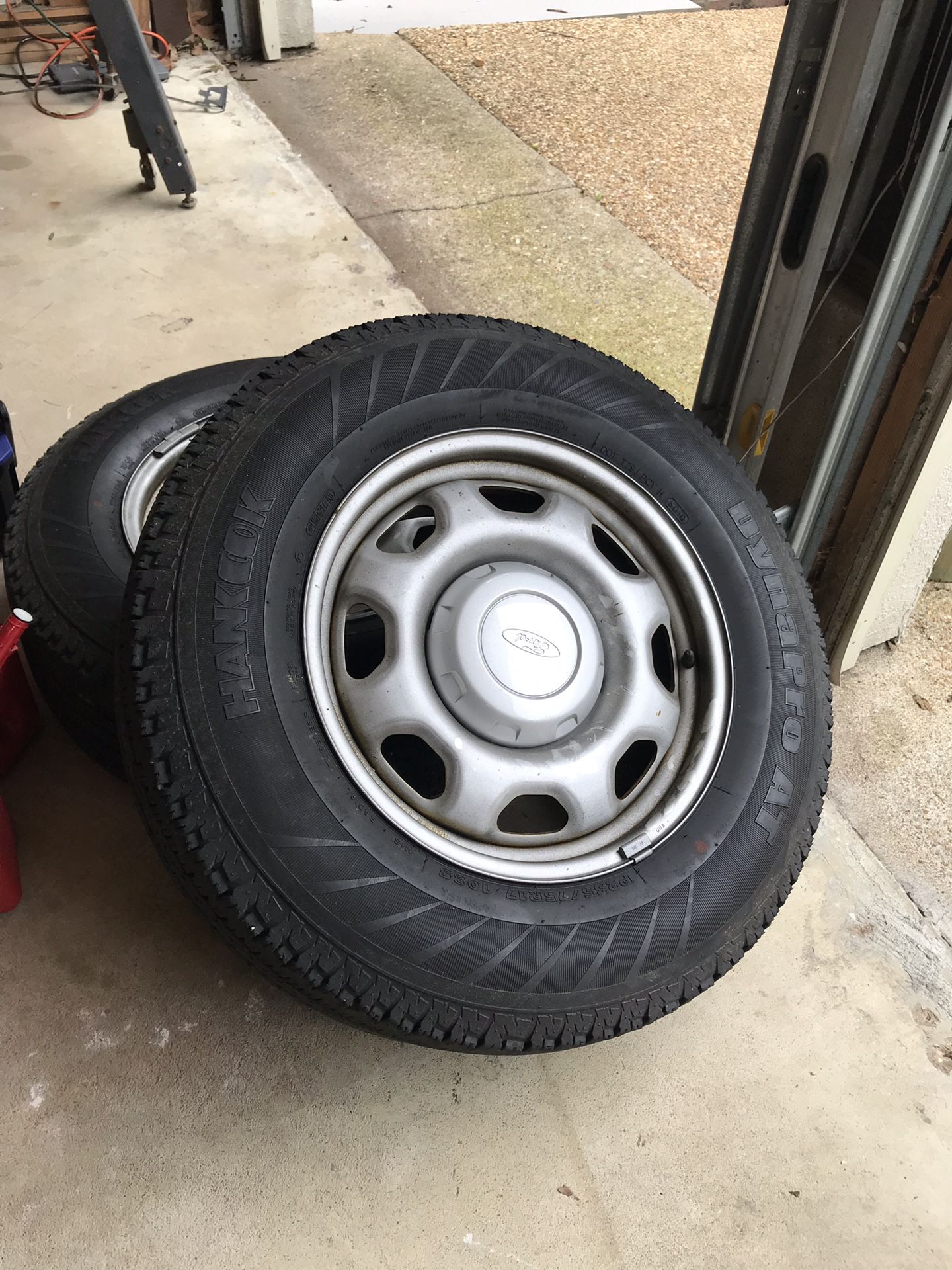 17 inch tires wheels caps and Lugnuts off of F150