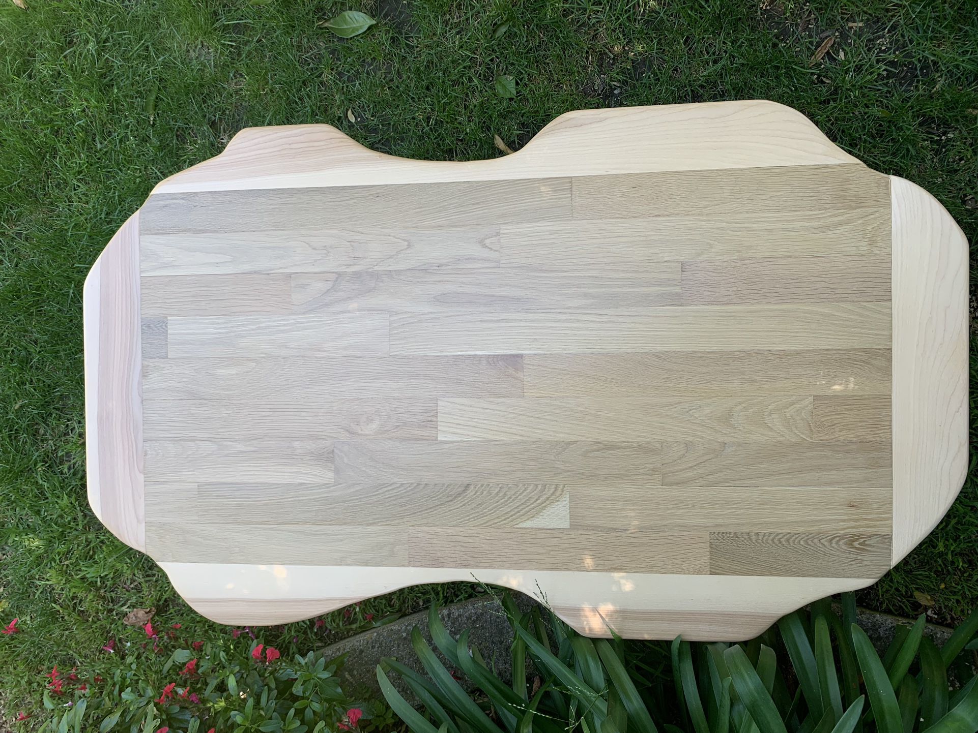 Pearly Oasis / Handcrafted Coffee Table