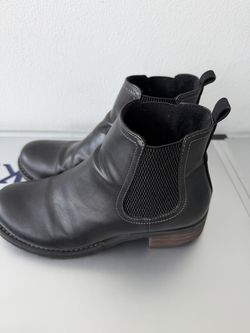 EUC Black  Eastland Women's Jasmine Chelsea Boot, sz 9W