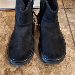 Brand New Universal Threads Women's Size 8 Memory Foam May Boots Black. FIRM ON  PRICE