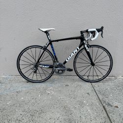 Giant TCR Advanced SL Carbon Road Bike.