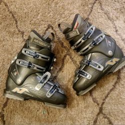 Nordic Ski Boots Size 9/9.5 Womens 
