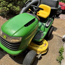John Deere  L110 Automatic 42” Deck And 17.5 HP Engine And 2 Bin Bagging System Riding Mower