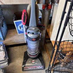 Hoover Wind tunnel Cord Rewind Vacuum 