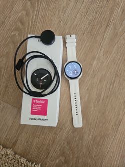 Samsung Galaxy Watch 9 with Charger
