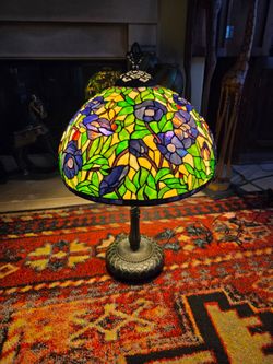 Tiffany-Style Table Lamp – Pansy Design with "Twisted Vine" Base