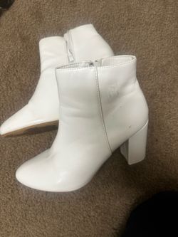 Size 8 women's white boots