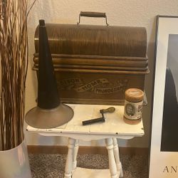 Edison Cylinder phonograph With Horn And Crank