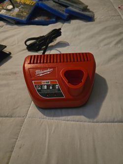 Milwaukee M12 Charger 