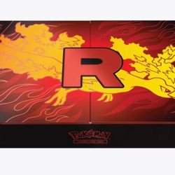 Team Rocket’s Moltres ex Ultra-Premium Collection