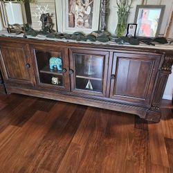 Ashleys Entertainment Center