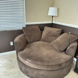 Comfy Round Couch And 4 Leather Barstool 
