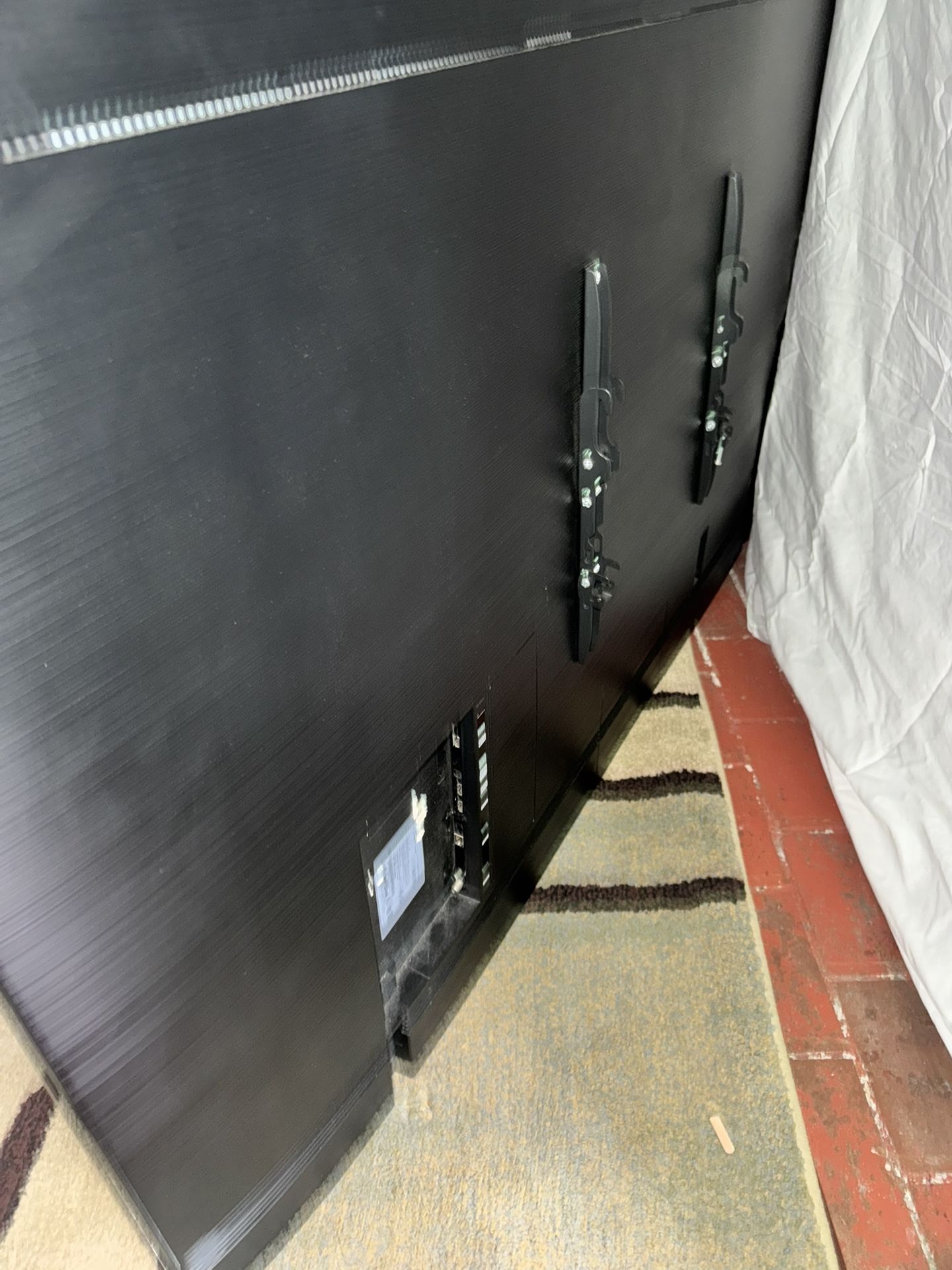 75’ Tv Samsung/ 65’ LG /2 Sound Bars X 2 Sub Woofers