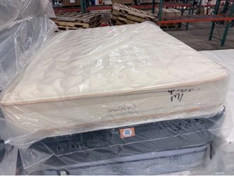 King mattress Saatva memory foam hybrid