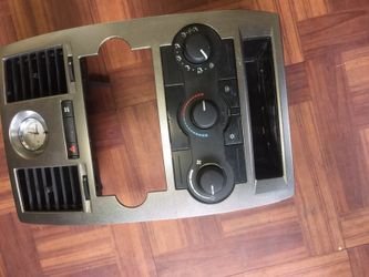 2005 Chrysler 300 Center Unit!!