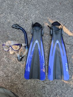 Body glove snorkeling mask snorkel and fins like new