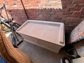 Free Suncast storage 27x54