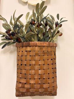 Woven Wicker Wall Hanging Basket