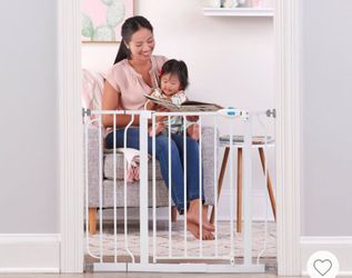 Regalo Top of Stairs Walk-Through Baby & Pet Safety Gate (White) – Banister Mount