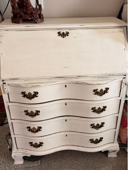 White Vintage Secretary’s Desk