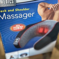 Homedics Neck and Shoulder Massager With HEAT!