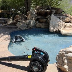 Makita 4-Stroke (MM4) 145 MPH 356 CFM 24.5cc Gas Handheld Leaf Blower, Very Working Condition 