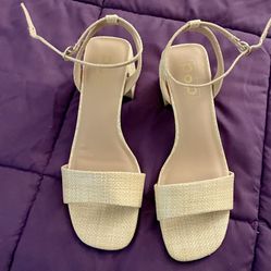 Tan Zy Mic Sandles Sz. 8. 92563