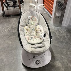 4moms rockaRoo Baby Rocker & Glider + Newborn Insert