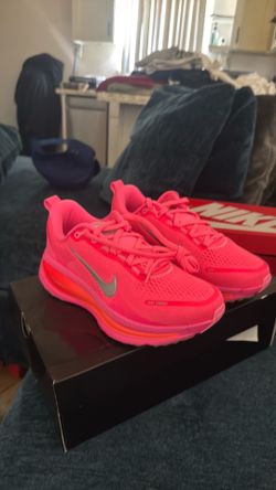 Women’s Nike Vomero 18 race series