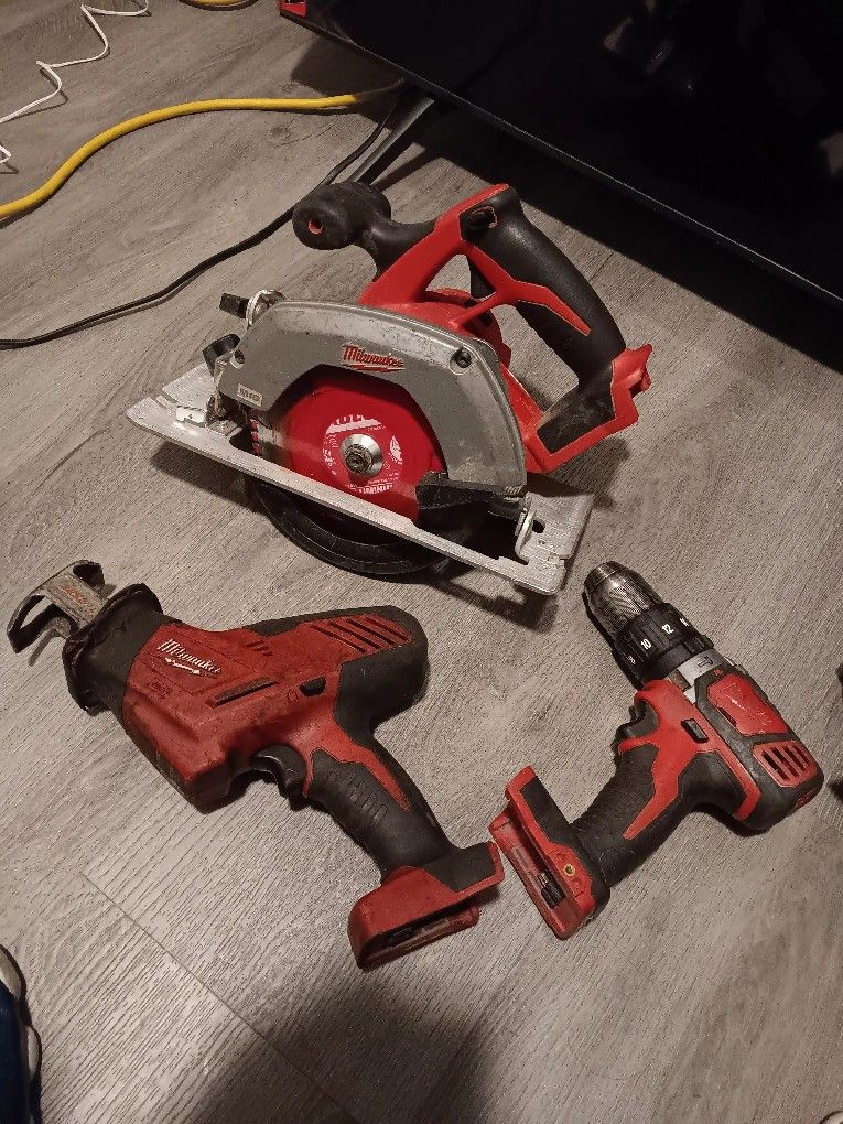 Milwaukee M18 Cordless Circular Saw Hackzall and Hammer Drill