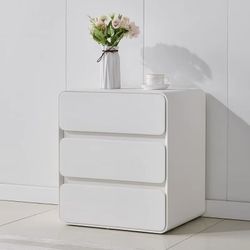 White  nightstand ，$100