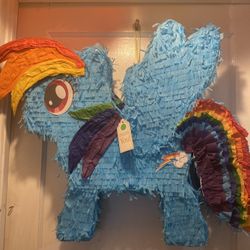 Rainbow Dash Piñata