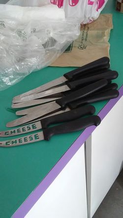 8 shredded Edge knives and two cheese knives